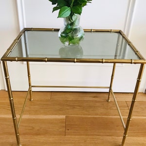 Ein moderner, zeitloser Couchtisch / Wohnzimmertisch / Beistelltisch Faux Bamboo aus Messing aus den 60er Jahren