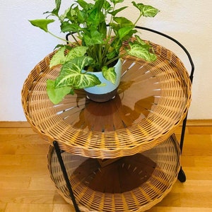 Mid Century Barwagen, Stringlook mit zwei Ablagen aus Rattan / Korbgeflecht und Glasplatten