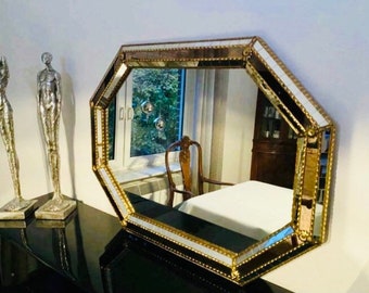 Ein wunderschöner venezianischer Spiegel / Wandspiegel mit Messing ferzierung und dreilagigen Mosaik-Kristallspiegel! Besondere Größe