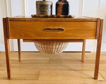 Danish design vintage sewing box / side table / small chest of drawers / flower table from the 60s made of teak wood