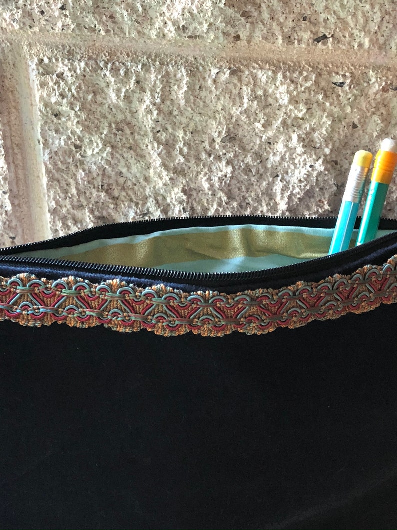 Handmade velvet sachet with 100/% recycled fabrics and vintage trim