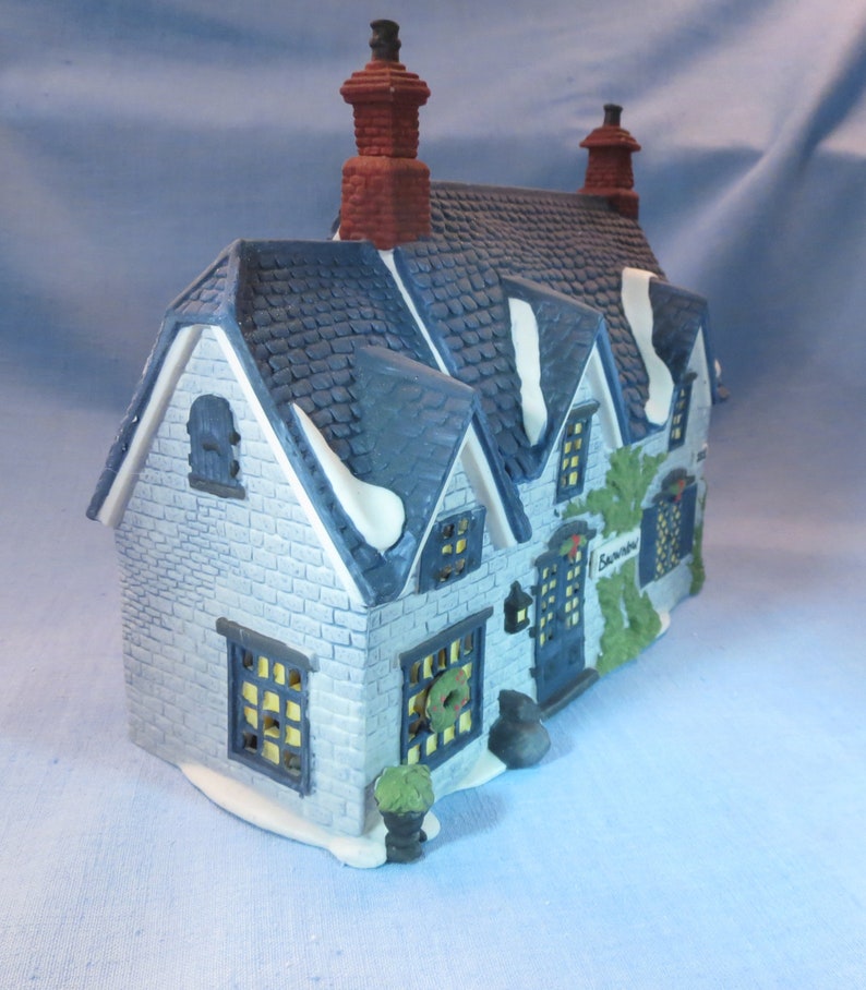 Department 56 Dickens/' Village Series Brownlow House Oliver Twist