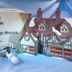 Department 56 Dickens&#39; Village Series, Ashbury Inn