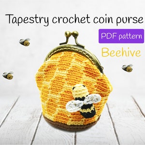 Crochet pattern tutorial – Tapestry coin purse Beehive