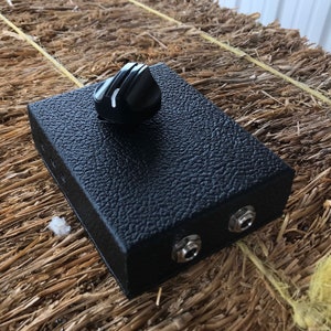 Stami's Customs - Atténuateur de haut-parleur Black Bird pour ampli à lampes en tolex noir