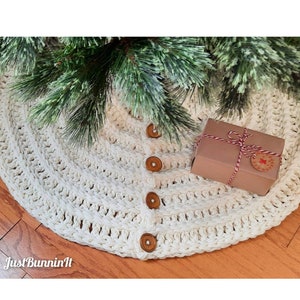 Farmhouse Christmas Tree Skirt / Crochet Rustic Christmas Tree Skirt / Chunky Knit Tree Skirt image 1