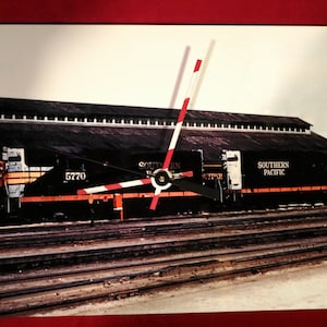 SOUTHERN PACIFIC - Railroad Train Wall Clock  SP3