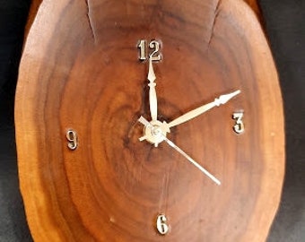 Orologio da parete in legno di noce nero con bordo vivo naturale