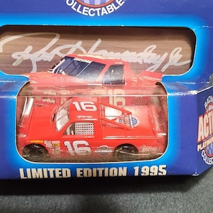 NASCAR-  Supertruck Series #16 RON HORNADAY Jr  Diecast 1:64 Action