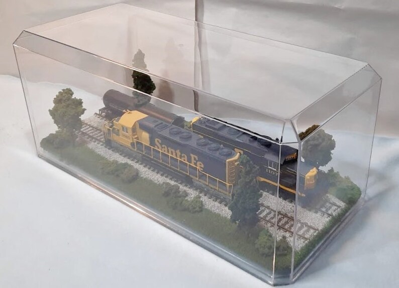 FOR ANY HO TRAIN TRAIN DISPLAY CASE HO SCALE 16" DOUBLE TRACK "SUMMER SCENE" FOR ANY HO TRAIN TRAIN DISPLAY CASE HO SCALE 16" DOUBLE TRACK "SUMMER SCENE"