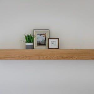 Benutzerdefinierter massiver Mantel aus weißer Eiche, schwimmendes Kaminregal, modernes Holzmantel, handgefertigt, Wrap rund um Getreide, einfach zu installieren