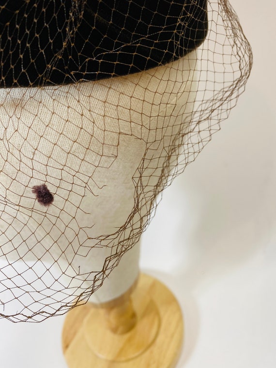 Vintage 50s/60s Velvet and Netting Hat- Netting H… - image 8