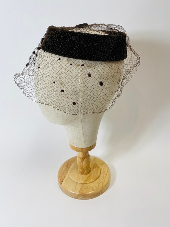 Vintage 50s/60s Velvet and Netting Hat- Netting H… - image 4