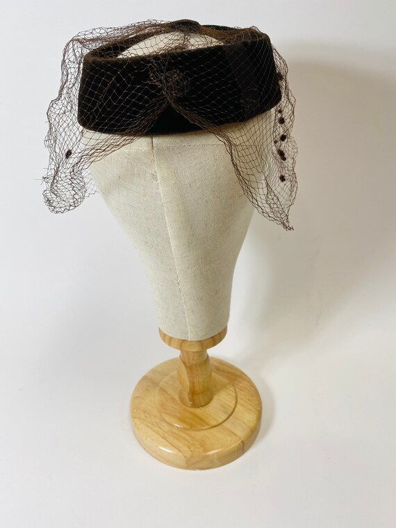 Vintage 50s/60s Velvet and Netting Hat- Netting H… - image 6