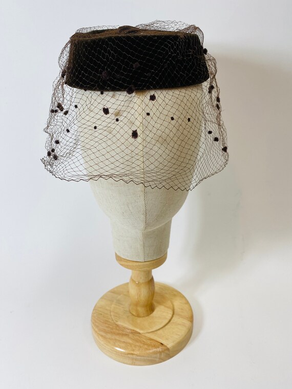 Vintage 50s/60s Velvet and Netting Hat- Netting H… - image 3