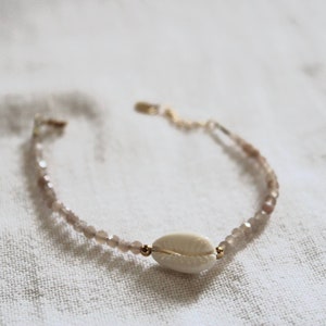 Cowrie/rose quartz bracelet