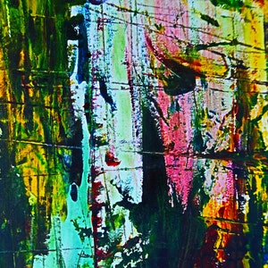 Op de afbeelding: Abstract schilderij met gedurfde streken in groen, geel, blauw, roze en zwart. De verf is aangebracht in een gelaagde en textuurrijke stijl, waardoor een gevoel van diepte en beweging ontstaat.