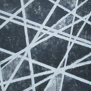 Puede incluir: Impresión de arte abstracto con fondo negro y líneas blancas que crean un patrón geométrico.