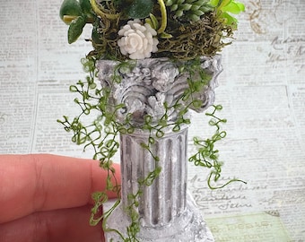 Colonna da giardino in miniatura dipinta a mano per casa delle bambole: decorazione vintage