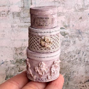 Miniature Pink Hat Boxes - Shabby Chic Dollhouse Decor 1:12 | Doesn't Open