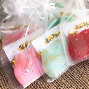 Kitty Combs || Resin