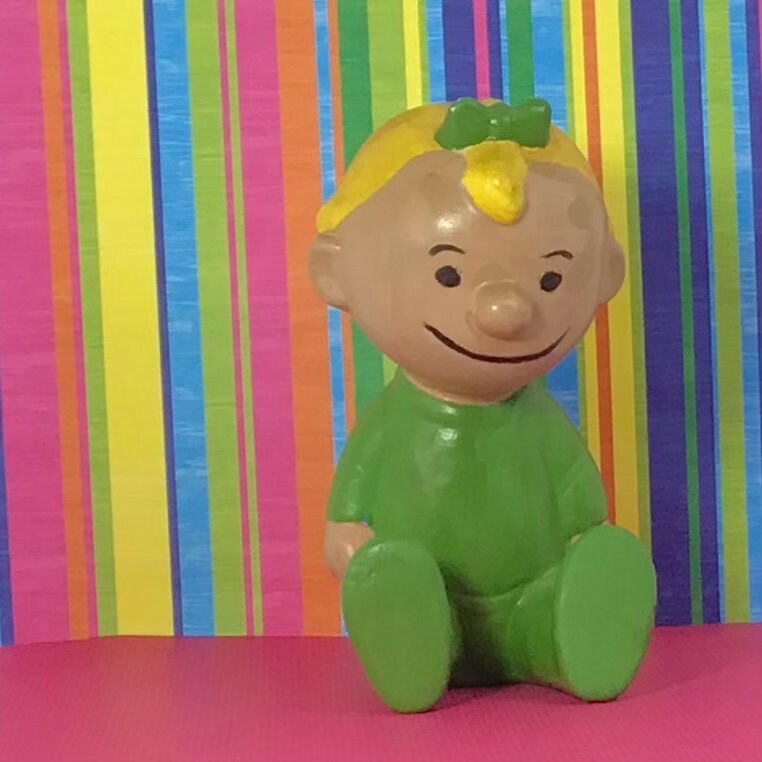 Figurine résine 23 cm-Sally Brown- Peanuts-Snoopy-sur socle