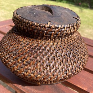 Antique Ifugao storage hand woven basket, excellent condition, exceptionally beautiful ethnic Philippine folk art.
