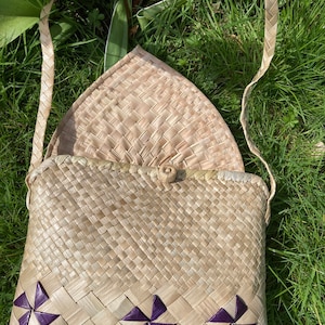 Daisy basket. Palm leaf basket bag & coconut fan combo. Natural pandanus tote bag. Lauhala hand woven bag. Lovely generous bag.