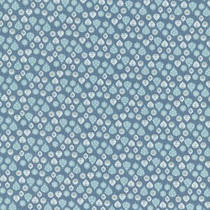 Könnte beinhalten: Ein nahtloses Muster mit einem sich wiederholenden Design aus stilisierten blauen und weißen Blättern auf blauem Hintergrund.