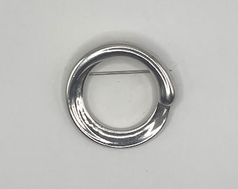 Monet Round Circle Silver Tone Brooch Signed Infinite Loop Repeating