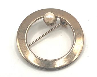 1960s Gold Tone Round Brooch with Pearl, Scarf Pin