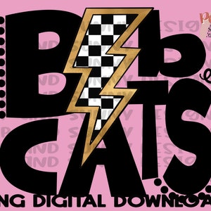 Könnte beinhalten: Schwarzes und goldenes Grafikdesign mit dem Text "Big Cats" und einem Blitz mit einem karierten Muster.