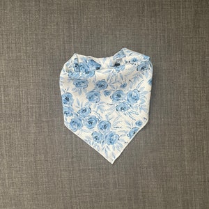 Dog Bandana, Flower Dog Bandana, Tie on Bandana, Blue and white flower Dog Bandana, Summer Dog Bandana