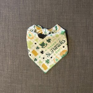 St. Patrick&#39;s Day Dog Bandana, Shamrock Dog Bandana, Tie on Bandana, Shamrock Clover