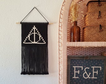 Hallows Macrame Banner- Wizard Brothers Symbol- Wizard School Wall Decor- Geometric Witch Design- Magic Symbol Art