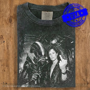 Vintage Alien Ripley Mittelfinger-Shirt, Retro-Sci-Fi-Film-T-Shirt, lustiges Xenomorph-Grafik-T-Shirt, Comfort Colors Wash Shirt, Bootleg-Geschenk