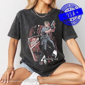 Koszulka Leona S. Kennedy'ego Resident Evil w stylu vintage, koszulka z memem Dr Pepper, koszulka estetyczna RE4 Remake, prezent dla gracza retro Comfort Colors, zagrożenie biologiczne zdjęcie 2