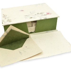 Vintage Stationery Gift Box Set with 50 Handmade A5 Deckle-edge Lokta Paper Sheets and 30 Envelopes (Forest Wanderer)