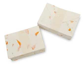 Tarjetas de felicitación de papel Lokta hechas a mano: Sobres con pétalos florales (juego de 50)