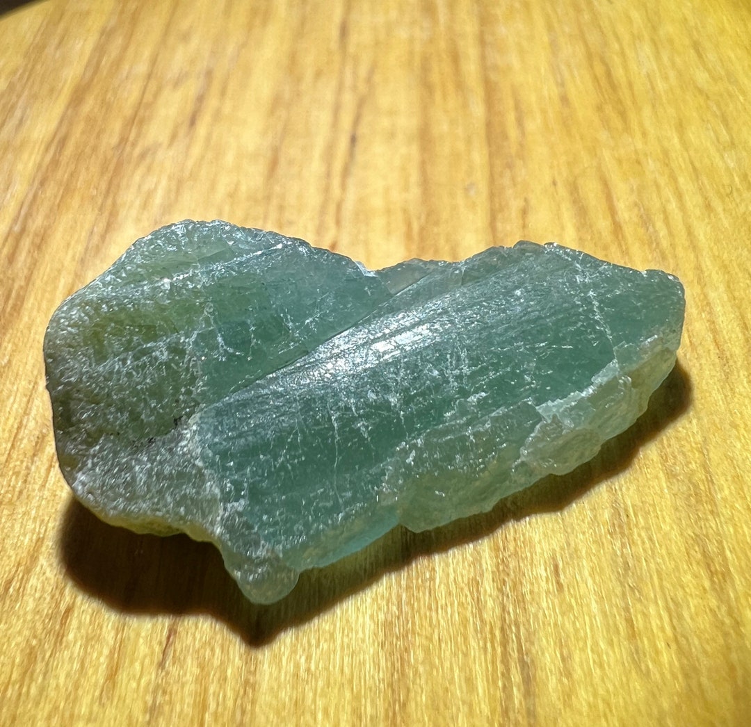 RARE ! GRANDIDIERITE VERTE BLEUE DE MADAGASCAR 33,05 CARATS