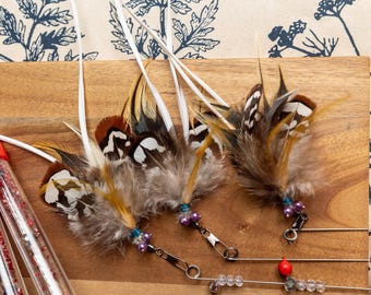 Różdżka do polowania na koty Fly Cat Teaser Wand, interaktywna zabawka dla kota z piórkami, ręcznie robiona przynęta na koty, naturalna zabawka do polowania, bez kleju