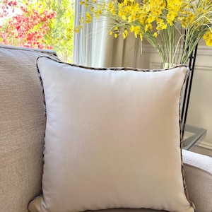 Plaid Pattern Throw Pillow, Pillow welt styles, Classic Beige Plaid sofa Pillow, Plaid piping Decor Pillow case 18x18 20x20, 22x22, 24x24