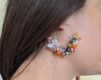 Handmade earrings in stabilized rainbow flowers, Vaia