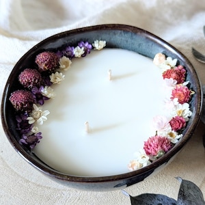 Yuriko floral candle with rose and oud scent – natural soy wax – cocooning and relaxing floral decor – eco-friendly handmade candle
