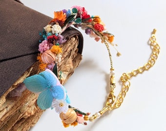 Handgefertigtes Armband aus regenbogenstabilisierten Blumen, Vaia