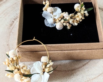 Virginie bruidsoorbellen, handgemaakt van natuurlijk gestabiliseerde witte en groene bloemen, boho chic sieraden voor bruiden en bruidsmeisjes