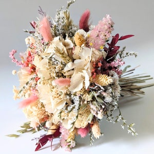 Jessy bridal bouquet – dried & stabilized beige pink flowers – romantic boho chic wedding – handmade in France