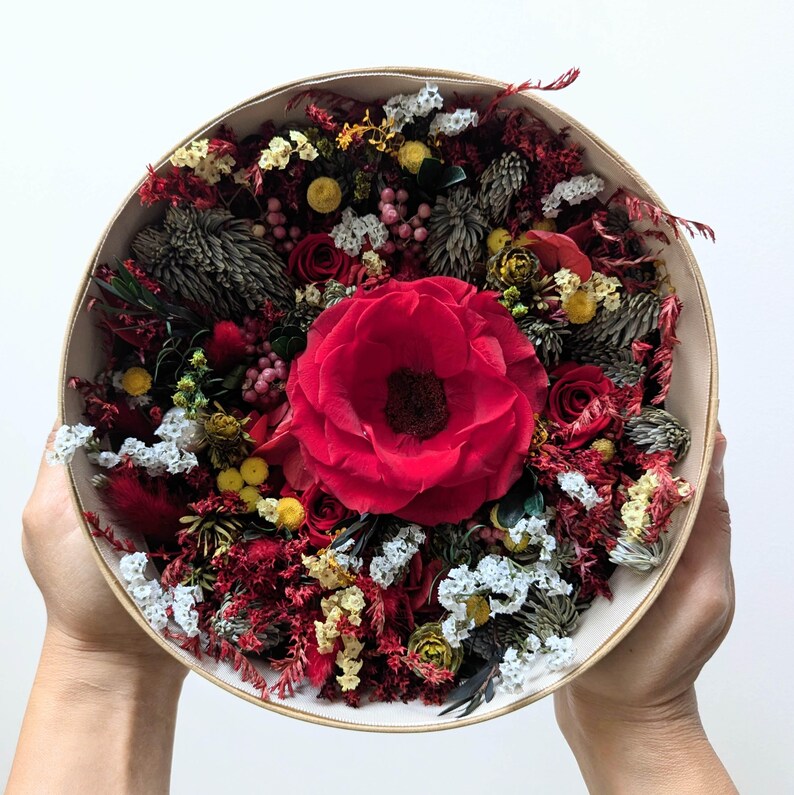 Flowered Hat Box Made of Dried and Stabilized Natural Flowers, Juliette