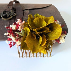 Floral hair comb for wedding hairstyle in dried flowers & stabilized flowers, Dahlia
