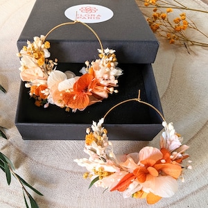 Handmade bridal earrings made from dried flowers & stabilized flowers, Chloé